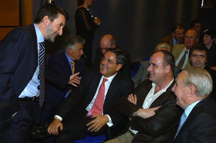 Imaz, Fernández y Egibar conversan en un acto del PNV en el año 2006. (Monika DEL VALLE / ARGAZKI PRESS)