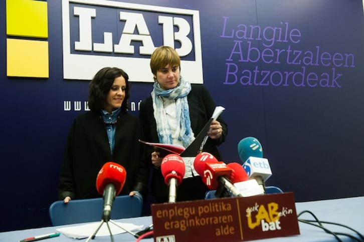 Bea Martxueta y Ainhoa Etxaide, en su comparecencia de este miércoles. (Luis JAUREGIALTZO / ARGAZKI PRESS)