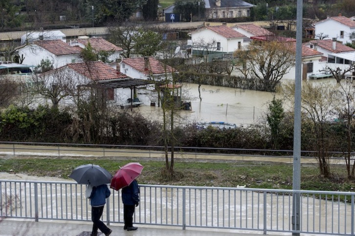 Imagen de archivo de unas inundaciones en las huertas de la urbanización Martiket de Atarrabia. (Iñigo URIZ/ARGAZKI PRESS)