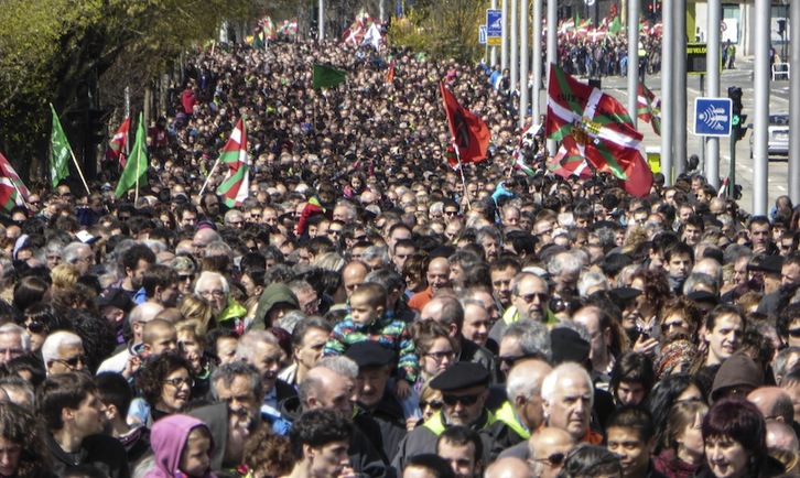 Manifestaldi jendetsua Aberri Egunean. (Jagoba MANTEROLA / ARGAZKI PRESS)