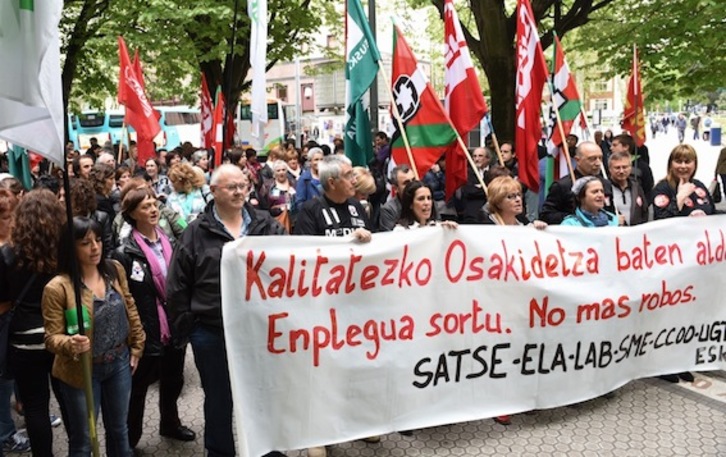 Concentración de trabajadores de Osakidetza en Donostia. (Andoni CANELLADA/ARGAZKI PRESS)