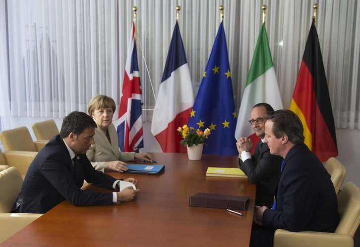 Cameron, Hollande, Merkel y Renzi, antes de comenzar la cumbre en Bruselas. (Yves HERMAN / AFP)