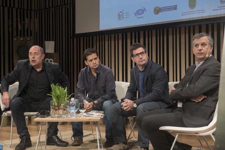 Brainstorming sobre territorio y cultura gastronómica. De izquierda a derecha, Antonio Nicolau, Jorge Vallejo, Damiá Serrano y Pierre Sanner. (Andoni CANELLADA/ARGAZKI PRESS)