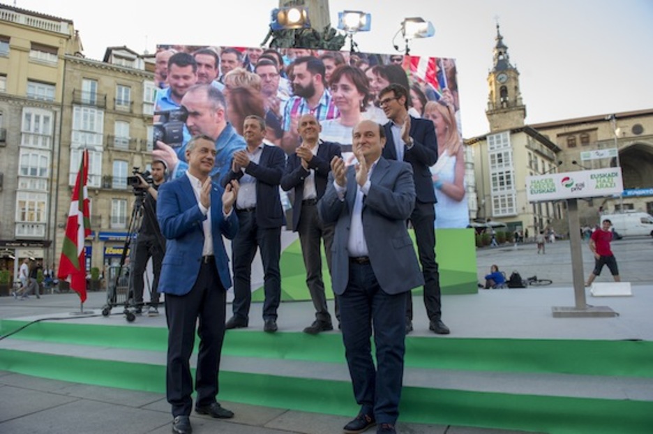 EAJren buruzagiak, Gasteizko ekitaldian. (Juanan RUIZ/ARGAZKI PRESS)