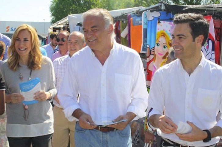 Ana Beltrán, Esteban González Pons y Pablo Zalba, esta mañana en Landaben. (@PPNavarra)