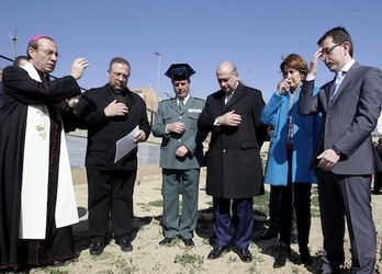 El ministro de Interior, Jorge Fernández Díaz, y la presidenta navarra, Yolanda Barcina, en la inauguración de las obras del cuartel de Fitero. (Iñigo URIZ/ARGAZKI PRESS)