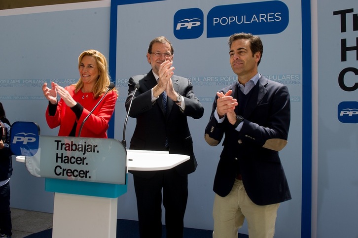 Ana Beltrán, Mariano Rajoy y Pablo Zalba, en un mitin en Iruñea. (Iñigo URIZ/ARGAZKI PRESS)