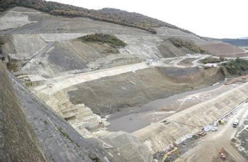 Obras del recrecimiento del pantano de Yesa. (Jagoba MANTEROLA / ARGAZKI PRESS)