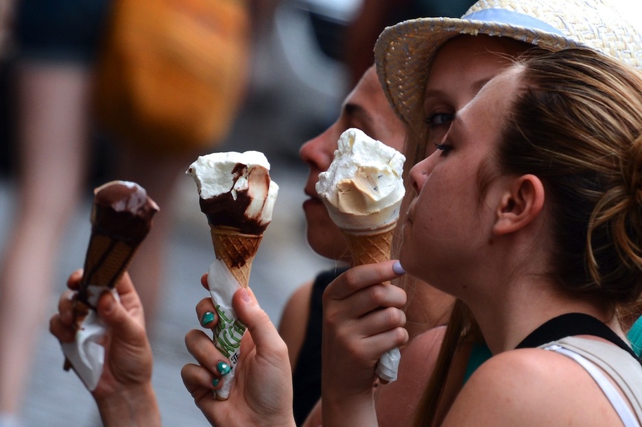 Comiendo helados en Roma. (Gabriel BOUYS/AFP) 