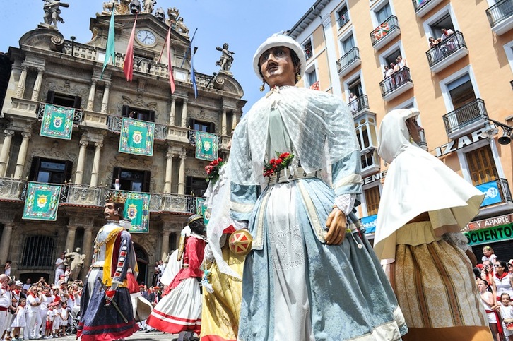 Los gigantes volverán a amenizar las calles de Iruñea por San Fermín Txikito. (Idoia ZABALETA / FOKU)