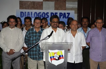 Comparecencia de las Farc en la que han anunciado el alto el fuego. (AFP)