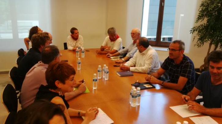 Imagen de la reunión que han celebrado esta mañana en el Parlamento. (@Geroabai)