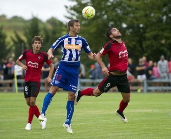 Un lance del partido entre Alavés y Mirandés. (Juanan RUIZ / ARGAZKI PRESS)