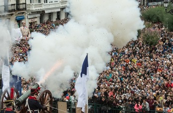 El cañonazo ha dado arranque a la Aste Nagusia donostiarra. (Jagoba MANTEROLA / ARGAZKI PRESS)