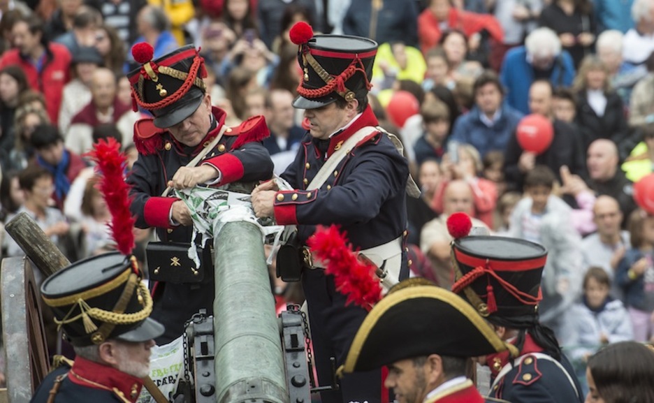 Cañonazo en Alderdi Eder. (Jagoba MANTEROLA / ARGAZKI PRESS)