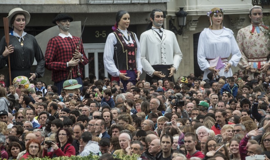 Cañonazo en Alderdi Eder. (Jagoba MANTEROLA / ARGAZKI PRESS)