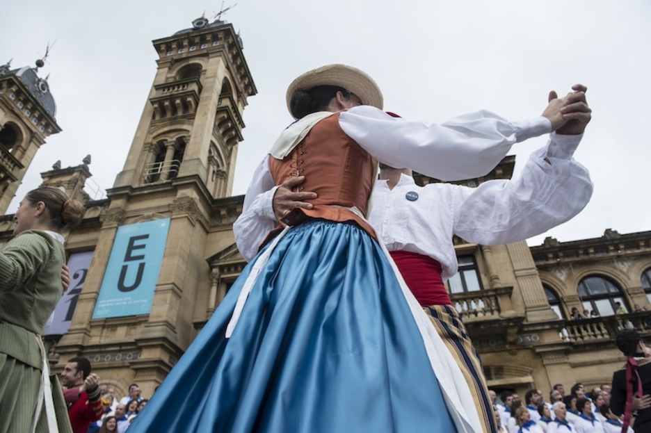 Cañonazo en Alderdi Eder. (Jagoba MANTEROLA / ARGAZKI PRESS)