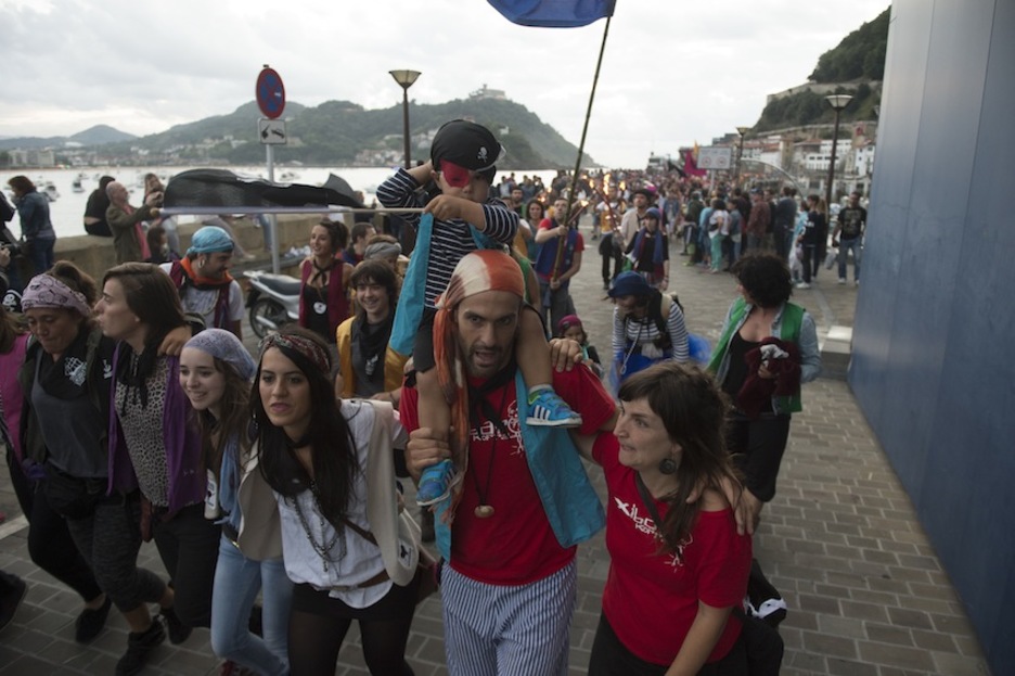 Txupinazo de Piratak en el puerto. (Jagoba MANTEROLA / ARGAZKI PRESS) 