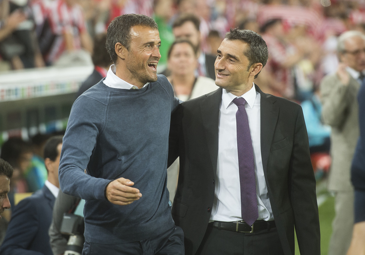 Valverde saluda a Luis Enrique en el partido de ida de la Supercopa en San Mamés. (Luis JAUREGIALTZO / ARGAZKI PRESS)
