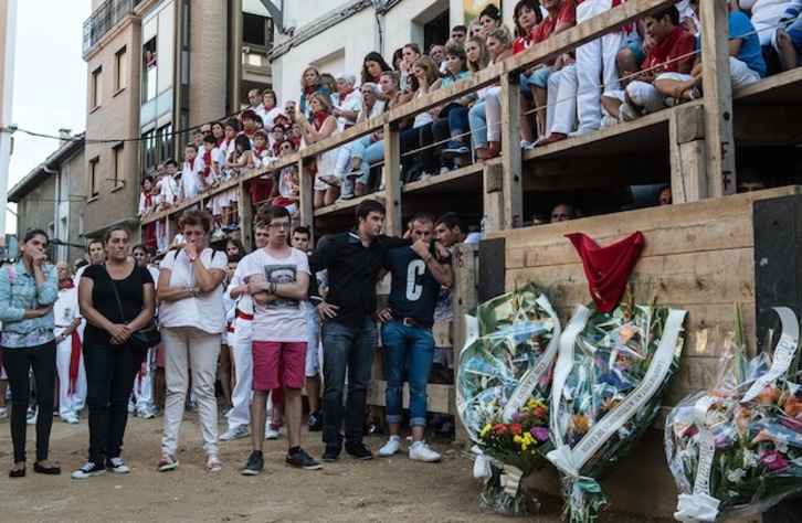 Homenaje el Lerin al joven fallecido. (Jagoba MANTEROLA / ARGAZKI PRESS)