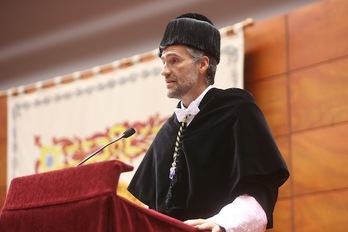 El rector de la UPNA, Alfonso Carlosena, durante su intervención. (UPNA)