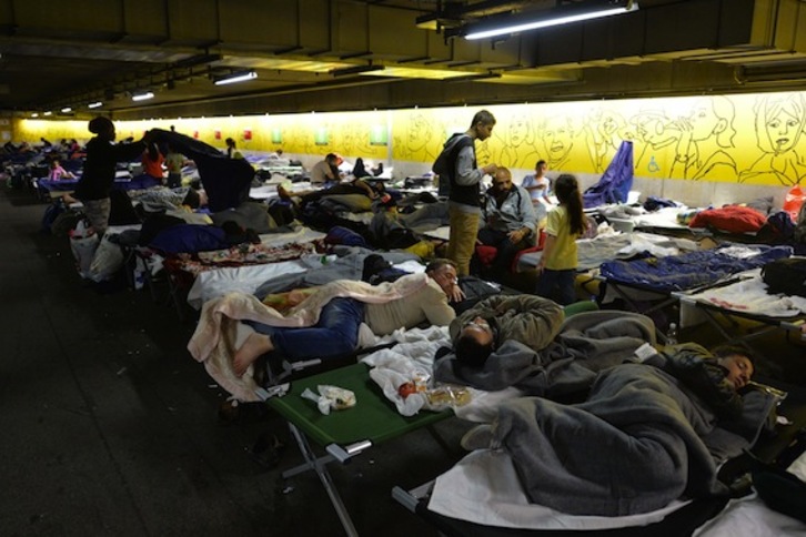 Refugiados en la estación de tren de Salzburgo. (WILDBILD/AFP PHOTO)