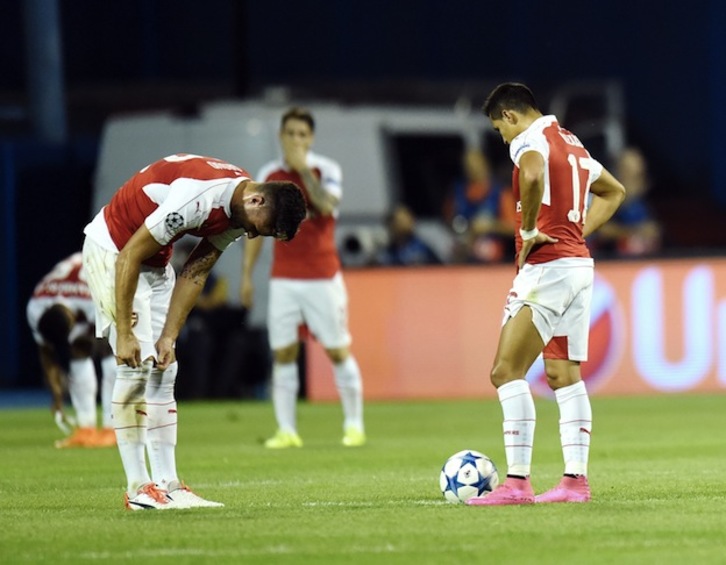 El Arsenal se ha sumado a la debacle inglesa en esta primera jornada. (STRINGER / AFP)