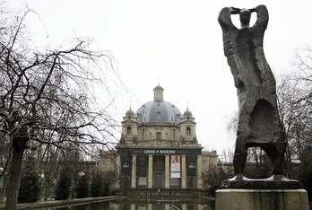 La plaza Çonde de Rodezno, con el Monumento a Los Caídos al fondo. (Iñigo URIZ/ARGAZKI PRESS)