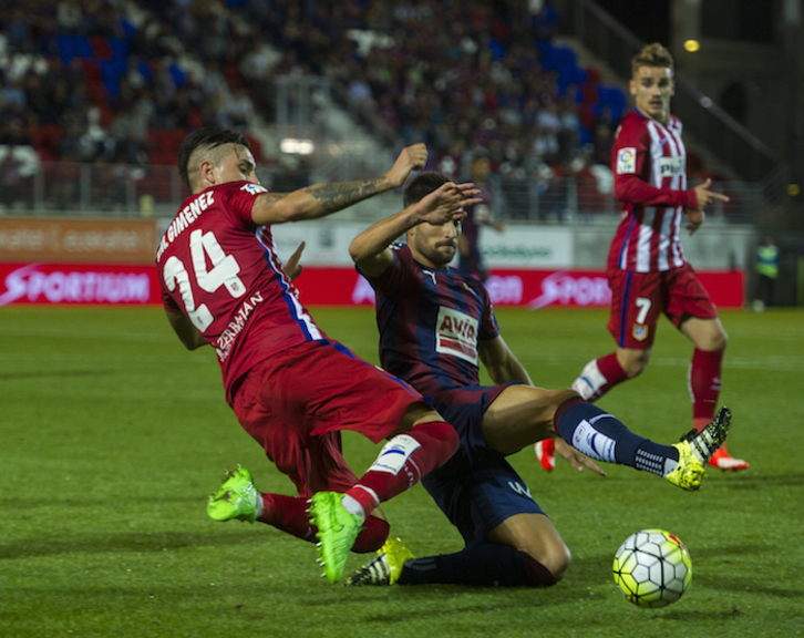 Momento de juego en Ipurua. (Juanan RUIZ | ARGAZKI PRESS)