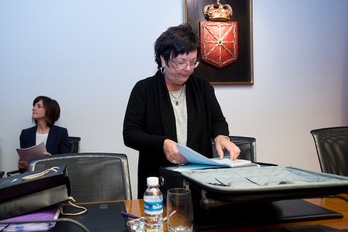 La consejera María José Beaumont, durante la comparecencia en una comisión del Parlamento. (Iñigo URIZ/ARGAZKI PRESS)