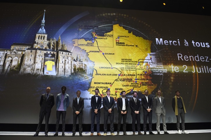 Varios de los hombres fuertes del pelotón han acudido a la presentación. (Eric FEFERBERG / AFP)