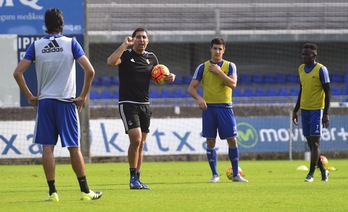 Asier Santana ha dirigido la primera sesión sin Moyes. (Andoni CANELLADA / ARGAZKI PRESS)