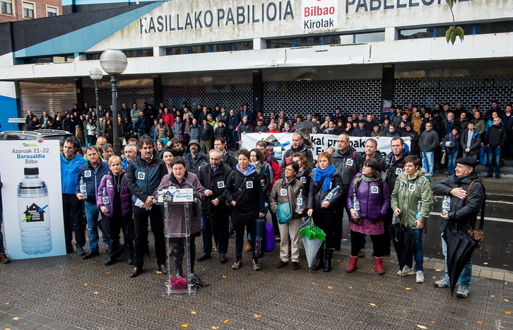 Onintza Enbeitak hartu du hitza baraualdiaren hasieran. (Luis JAUREGIALTZO | ARGAZKI PRESS)