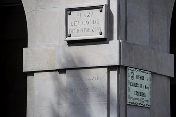 La plaza Conde de Rodezno se llamará plaza de la Libertda / Askatasunaren plaza. (Iñigo URIZ / ARGAZKI PRESS)