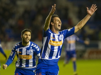 Pelegrín celebra el gol que ha significado la victoria para el Alavés. (Juanan RUIZ/ARGAZKI PRESS)