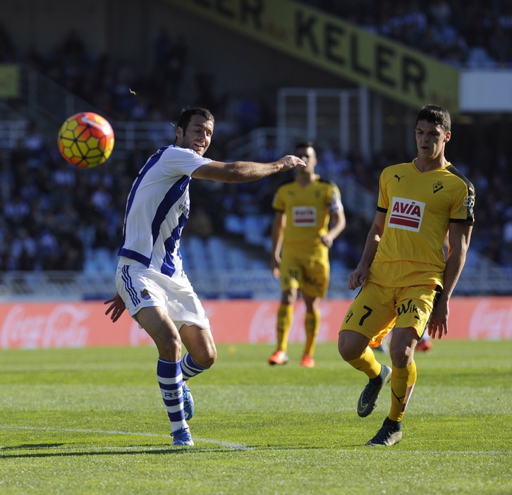 Agirretxe ha anotado los dos goles de la Real. (Jon URBE / ARGAZKI PRESS)