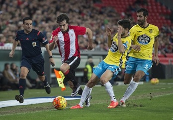 Un lance del encuentro entre Bilbao Athletic y Lugo. (Monika DEL VALLE/ARGAZKI PRESS)