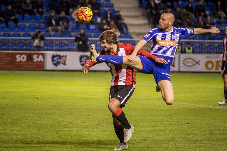 Alaves Bilbao Athletic baino gehiago izan da. (Jaizki FONTANEDA / ARGAZKI PRESS)