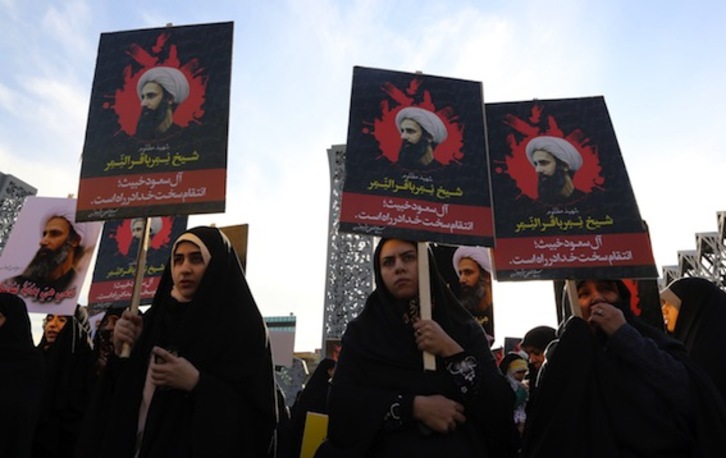 Protesta en Irán contra la ejecución del clérigo Nimr Baqir al-Nimr. (Atta KENARE/AFP)