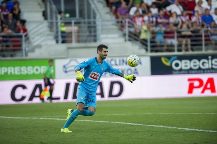 Asier Riesgo, en un partido jugado esta temporada. (Gorka RUBIO / ARGAZKI PRESS)