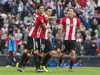 Aduriz celebra uno de sus goles. (Monika DEL VALLE / ARGAZKI PRESS)