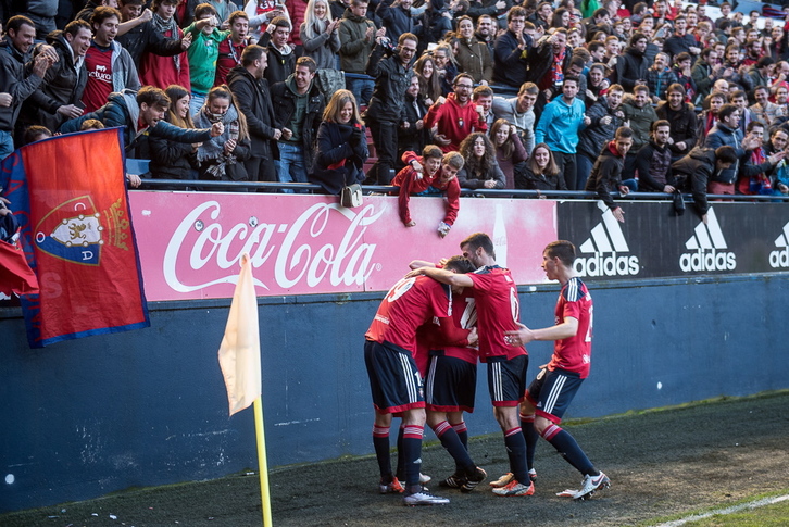 Osasuna celebra uno de los goles. (Iñigo URIZ / ARGAZKI PRESS)