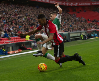 Jonas, Bilbao Athleticeko defentsa lehian. (Marisol RAMIREZ / ARGAZKI PRESS)