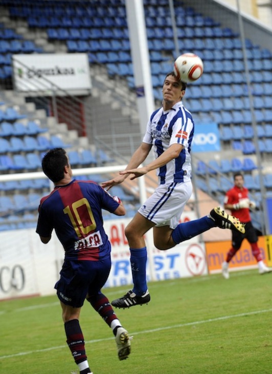 Jon Ansotegi, Eibarren aurkako partida batean. (Marisol RAMIREZ / ARGAZKI PRESS)