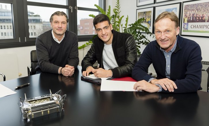 Mikel Merino ha firmado ya su contrato con el Borussia Dortmund. (@BVB) 