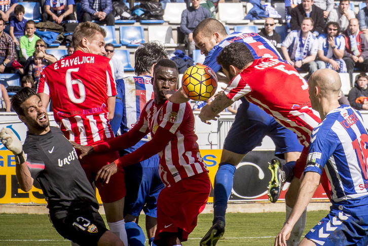 Al Alavés se le ha complicado el partido. (Jaizki FONTANEDA / ARGAZKI PRESS)