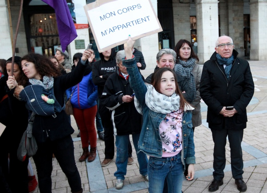 El alcalde Jean René Etchegaray ha respaldado la movilización feminista de Baiona. (Bob EDME)
