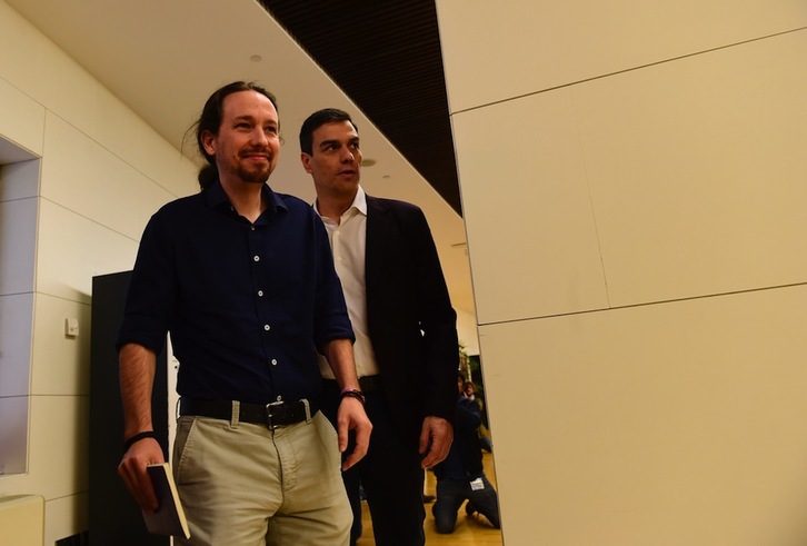 Iglesias y Sánchez llegan al Congreso. (Pierre-Philippe MARCOU/AFP) 