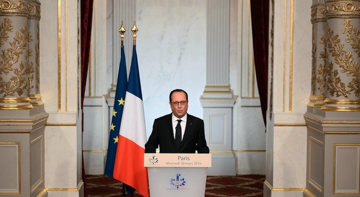Hollande ha anunciado en el Elíseo la retirada del proyecto de ley de reforma constitucional. (Stephane DE SAKUTIN/AFP) 