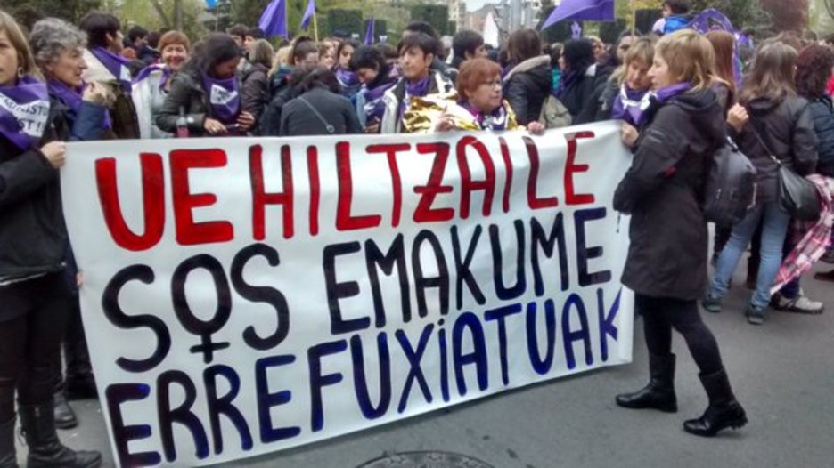 Emakume errefuxatuak ere gogoan izan dituzte manifestazioan.